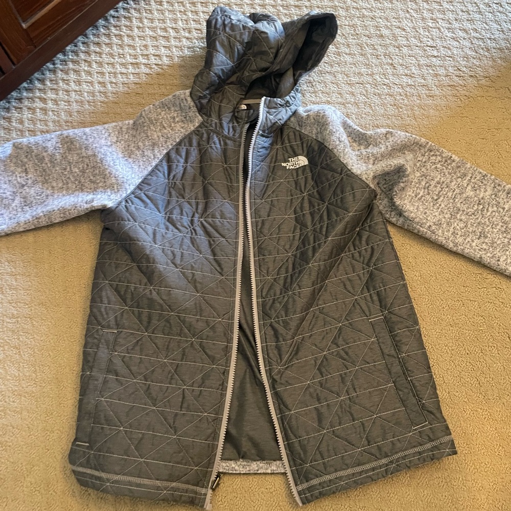 North face boys xl jacket -never worn
